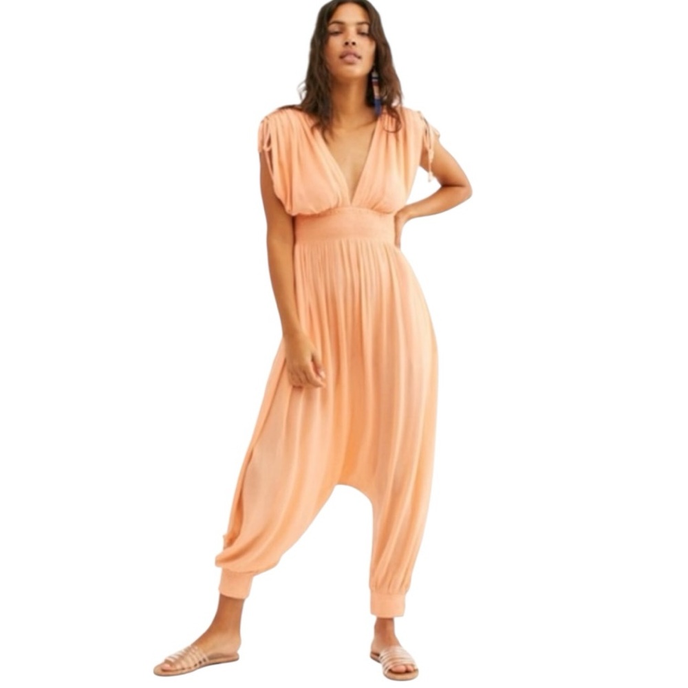 Free People Peach Harem Jumpsuit – Size Medium (Fits Small) EUC Boho Casual
